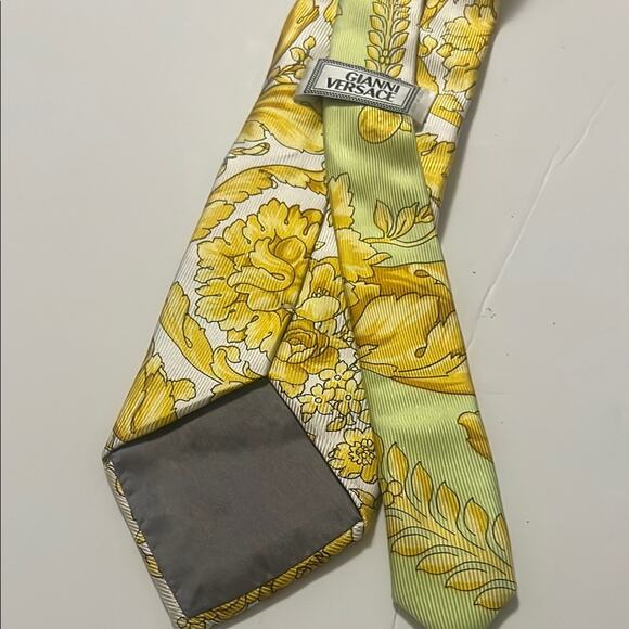 GIANNI VERSACE YELLOW FLORAL TIE 100% SILK - Picture 2 of 5